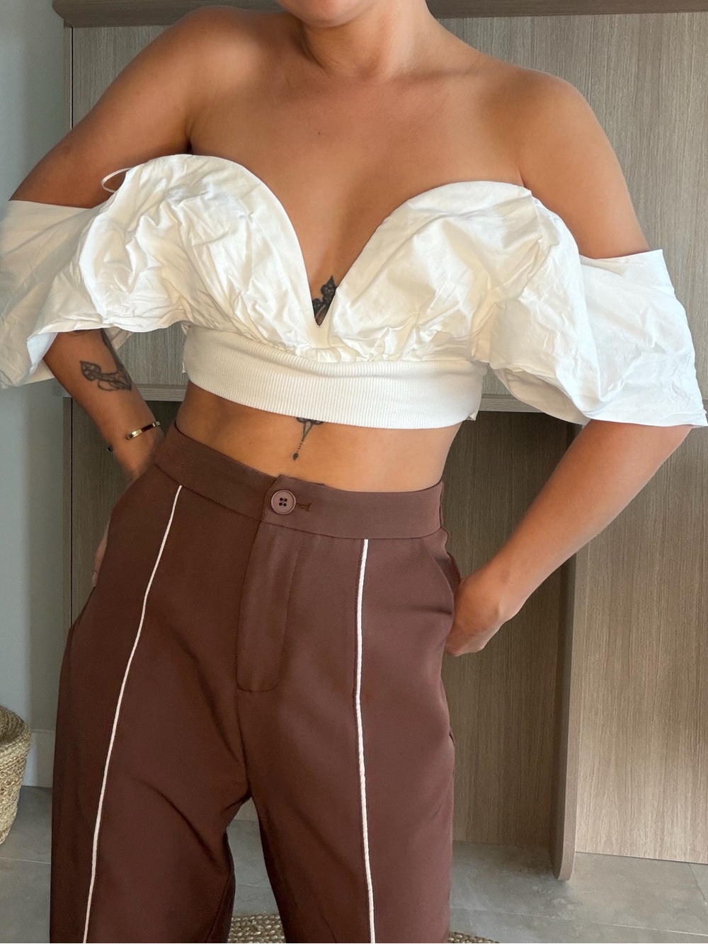 Woman white top Zara